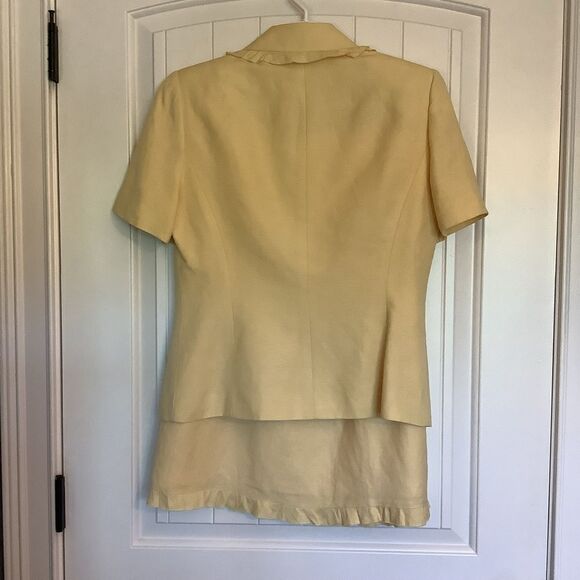 Le Suit Yellow Linen Suit 🐇😎💛 - Picture 3 of 7